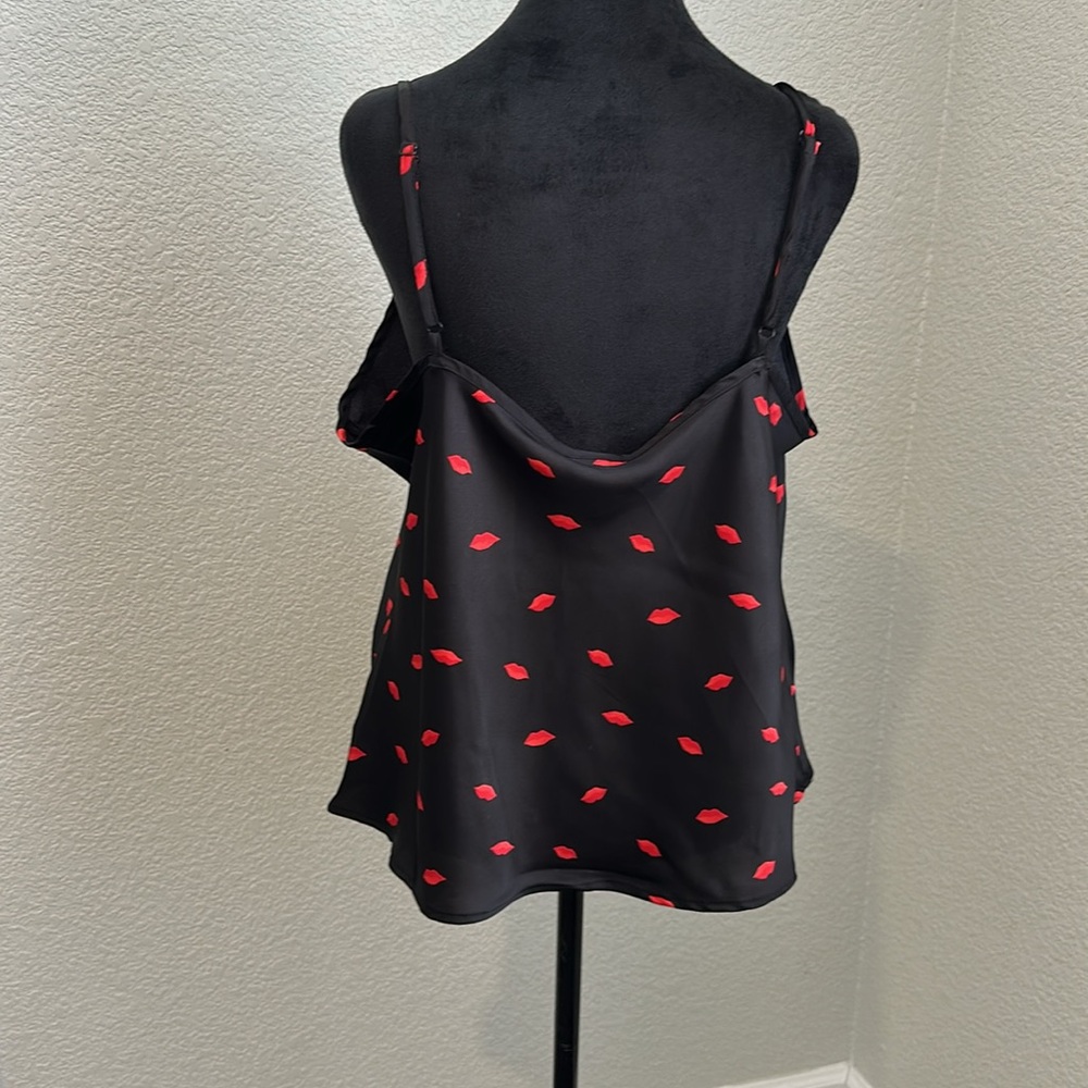 NWT Black and Red lips print Women's Tank - Picture 5 of 6